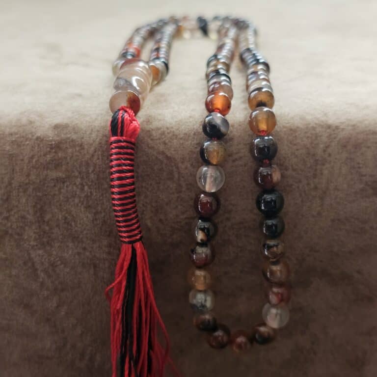 جزئیات دانه‌های تسبیح عقیق سلیمانی ۱۰۱ دانه سایز ۶ میلی‌متر