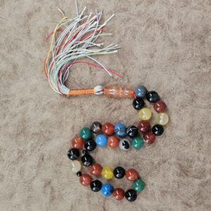 تسبیح عقیق اصل ۳۳ دانه مزین به نام ام‌البنین (س) – نمای کلی