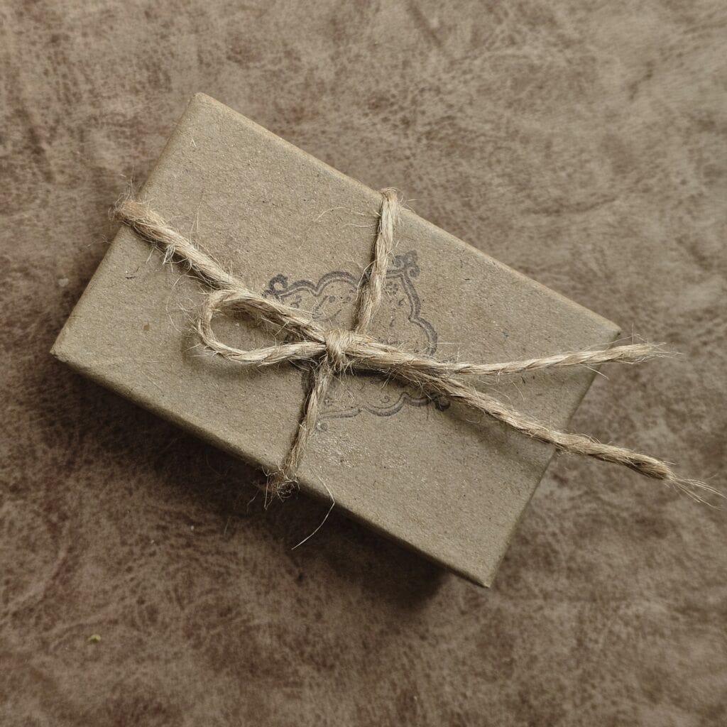 تصویر 3: بسته‌بندی ویژه گردنبندها