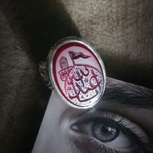 نگین عقیق سرخ طبیعی با حکاکی حرم امام حسین (ع)