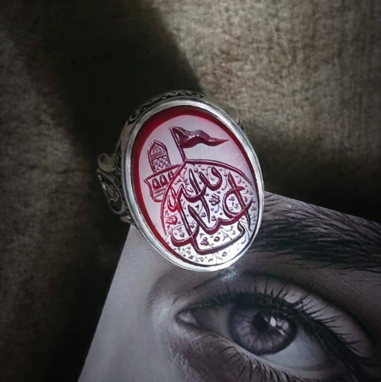 نگین عقیق سرخ طبیعی با حکاکی حرم امام حسین (ع)