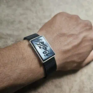 تصویر ۱: دستبند بند استیل قاب نقره با نگین عقیق مشکی طرح یا فاطمه الزهرا (س)