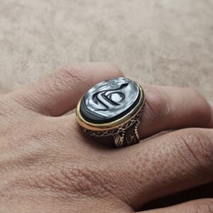 تصویر ۳: انگشتر نقره مردانه عقیق مشکی طرح علی (ع)