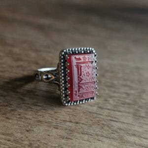 انگشتر نقره مردانه با نگین عقیق سرخ طبیعی و حکاکی یا علمدار
