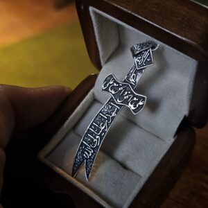 گردنبند نقره طرح شمشیر ذوالفقار حکاکی علی مع الحق