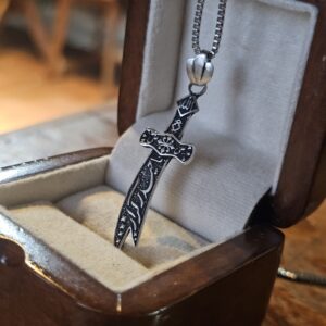 گردنبند نقره طرح شمشیر ذوالفقار حکاکی یا حیدر کرار