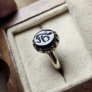 دسته نقره روس 17 نمای نزدیک نگین عقیق مشکی حکاکی علی