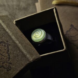 انگشتر نقره روس زنانه عقیق سبز کاهویی طرح علی