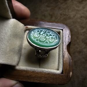 انگشتر نقره روس مردانه عقیق دو رنگ طرح ان معی ربی