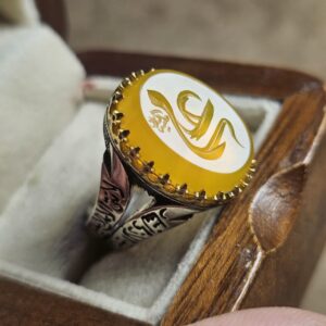 انگشتر نقره روس مردانه طرح رکاب ذوالفقار و نگین عقیق زرد طبیعی