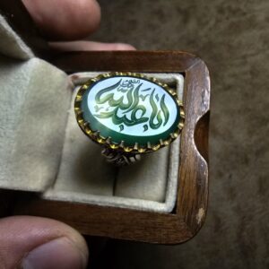 انگشتر نقره روس مردانه عقیق دو رنگ طرح اباعبدالله ع نگین عقیق سبز طبیعی