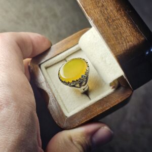 انگشتر نقره روس عقیق زرد طرح رکاب علی