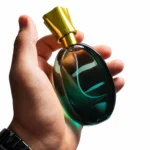نمای عطر رضوان سیدنا ۵۰ میل در دست با رایحه ملایم و ماندگار