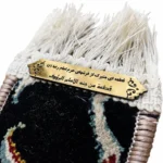 جزئیات بافت و پلاک قطعه فرش حرم امام رضا (ع)