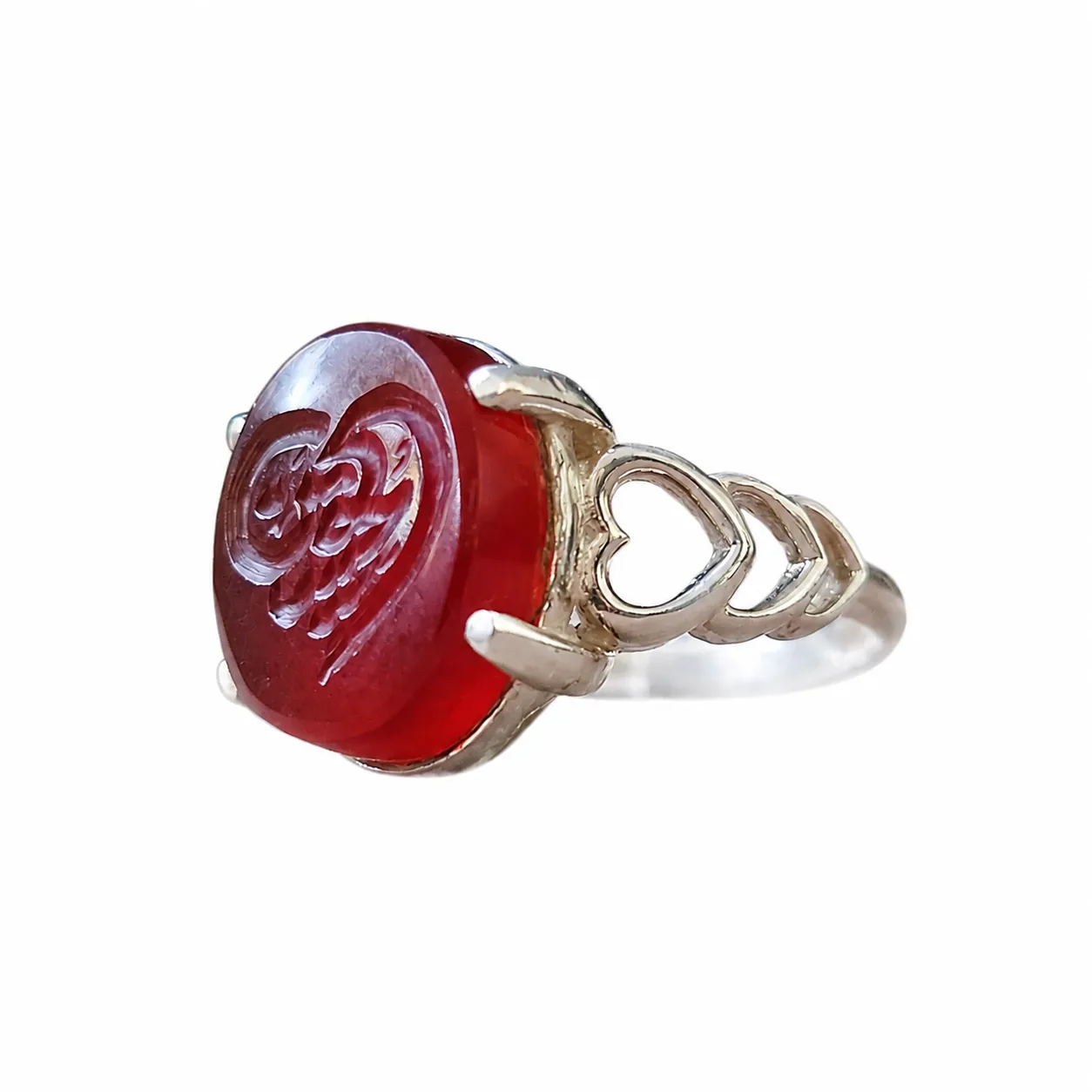 sdn-rw-ag-hus-hrt-001-women-silver-agate-ring-front انگشتر نقره زنانه عقیق طبیعی با حکاکی حسین (ع) و رکاب قلبی