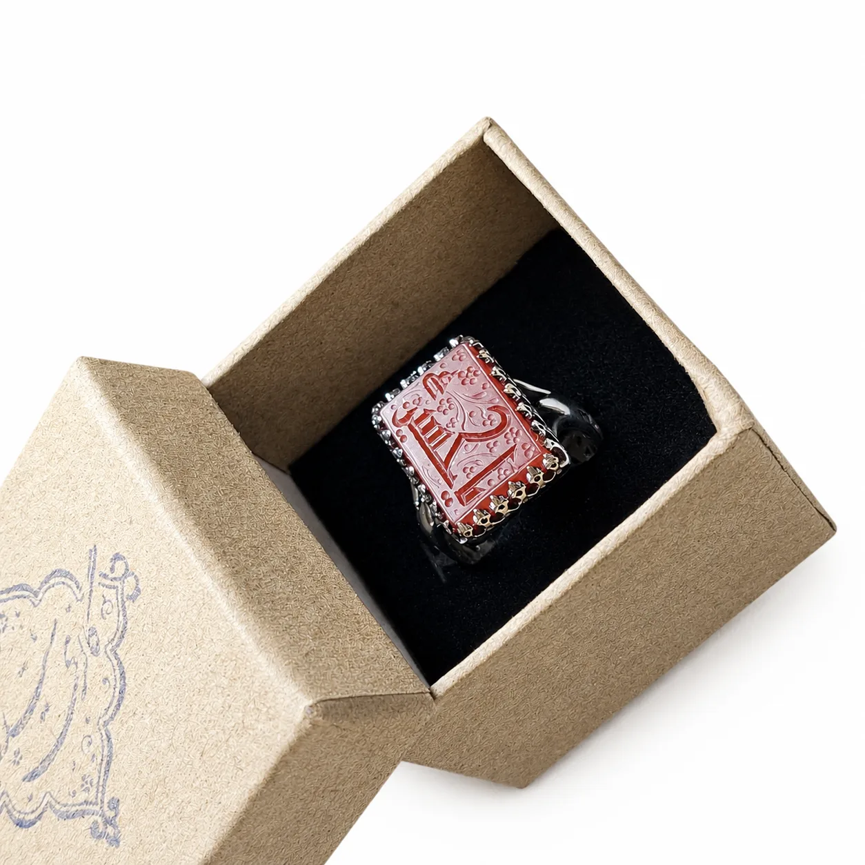 ya-hussain-natural-agate-ring-box انگشتر عقیق طبیعی یا حسین با رکاب نقره روس طرح نیزه داخل جعبه