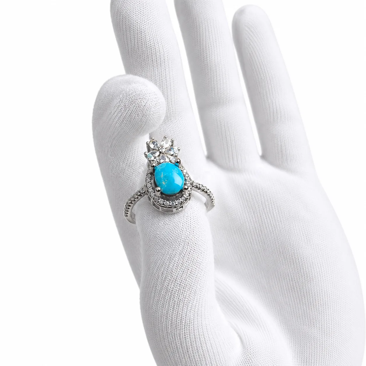 neyshabur-turquoise-womens-silver-ring-closeup انگشتر نقره زنانه فیروزه نیشابور طرح تاج گل روی دست