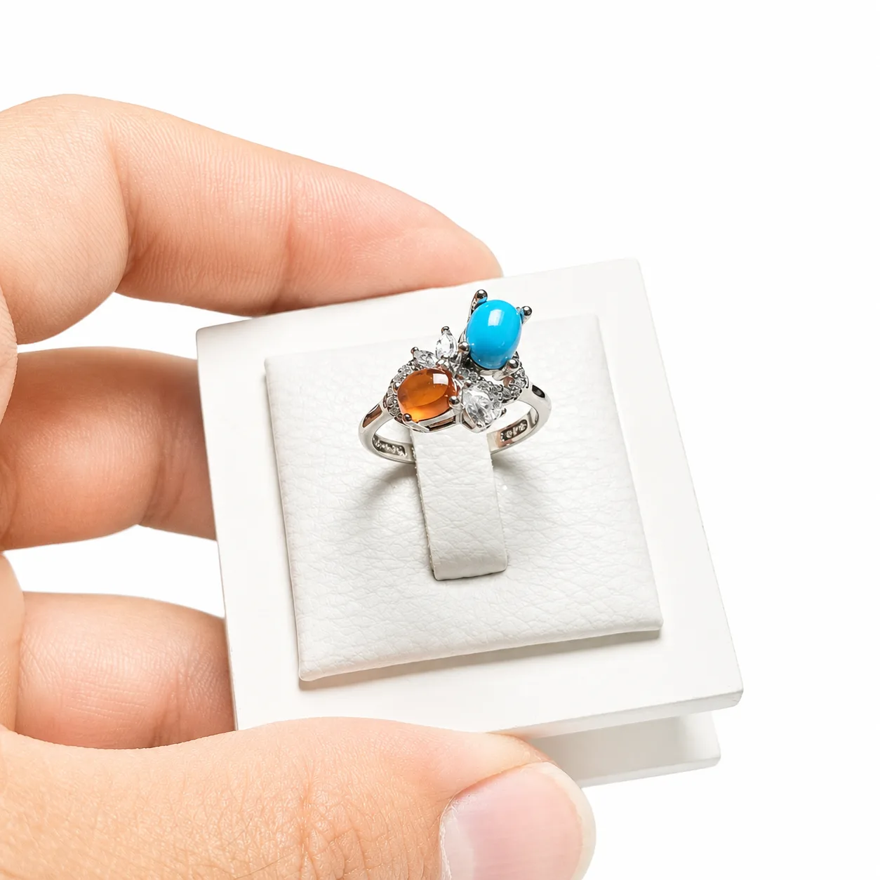women-silver-ring-yemeni-agate-neyshabur-turquoise-front نمای روبرو انگشتر نقره زنانه عقیق یمنی و فیروزه نیشابور روی استند سفید